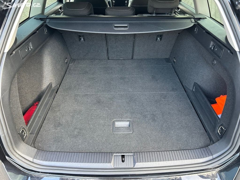 2022 Volkswagen PASSAT - 11