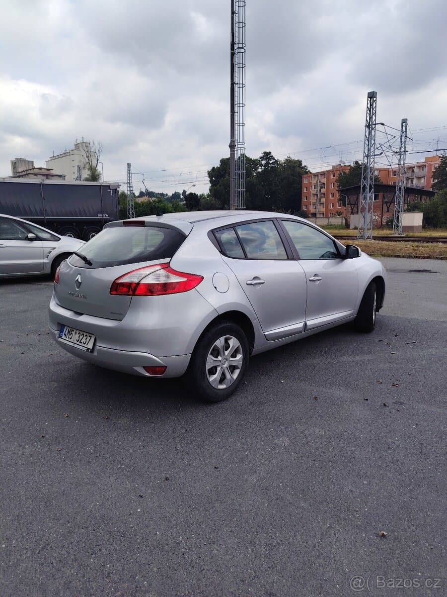 2010 Renault MEGANE - 11