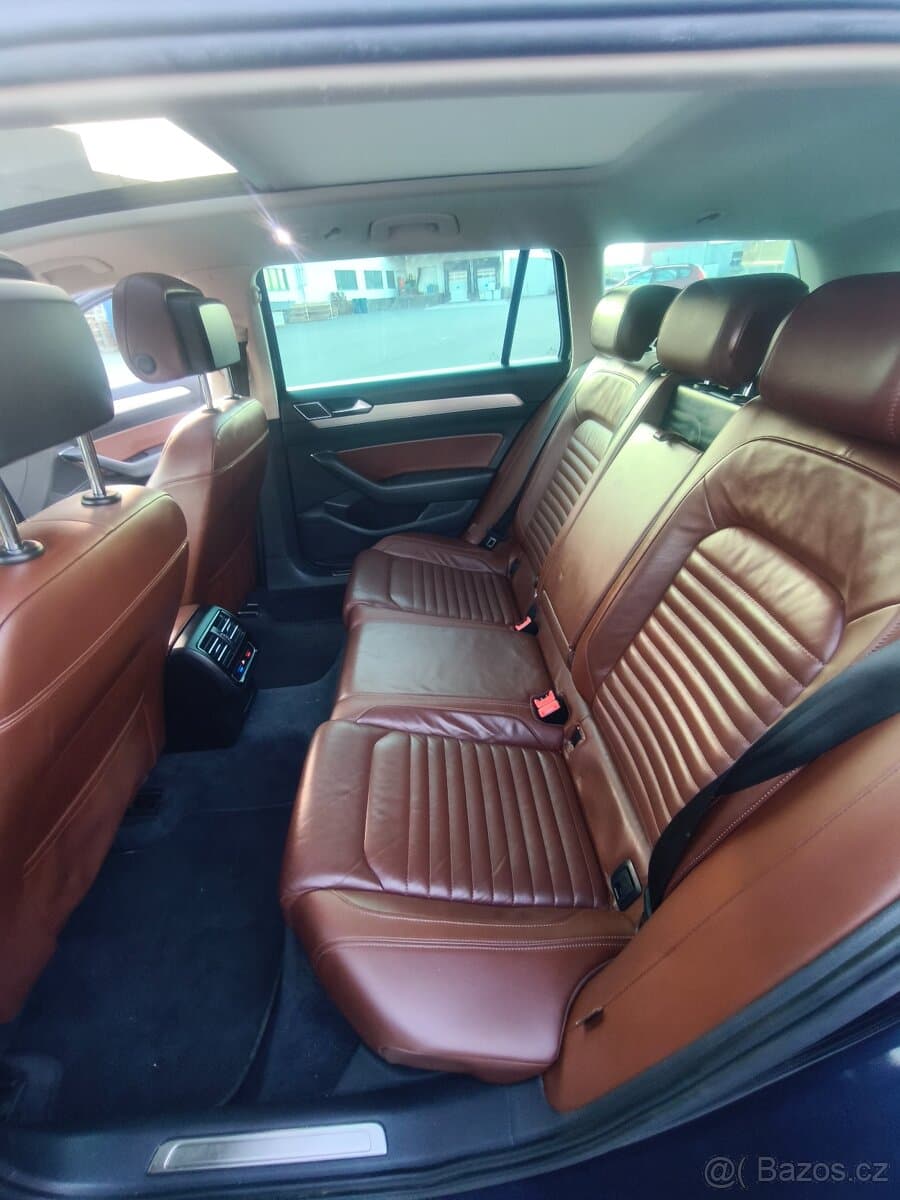 2015 Volkswagen PASSAT - 11