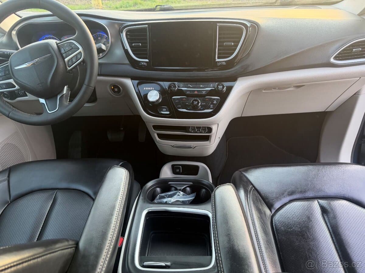 2023 Chrysler PACIFICA - 11