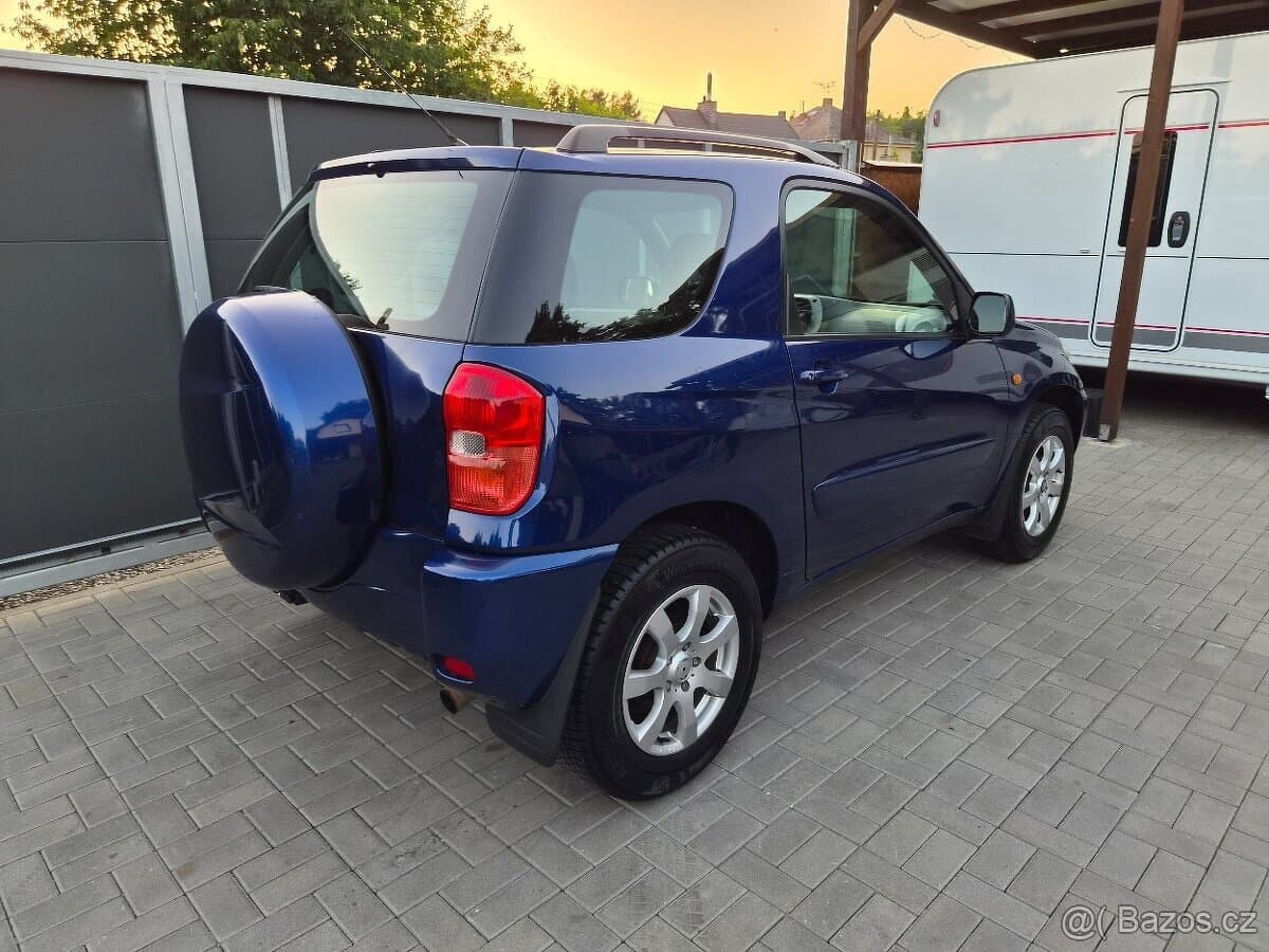 2003 Toyota RAV4 - 11