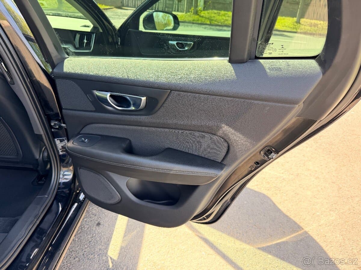 2020 Volvo V60 - 11