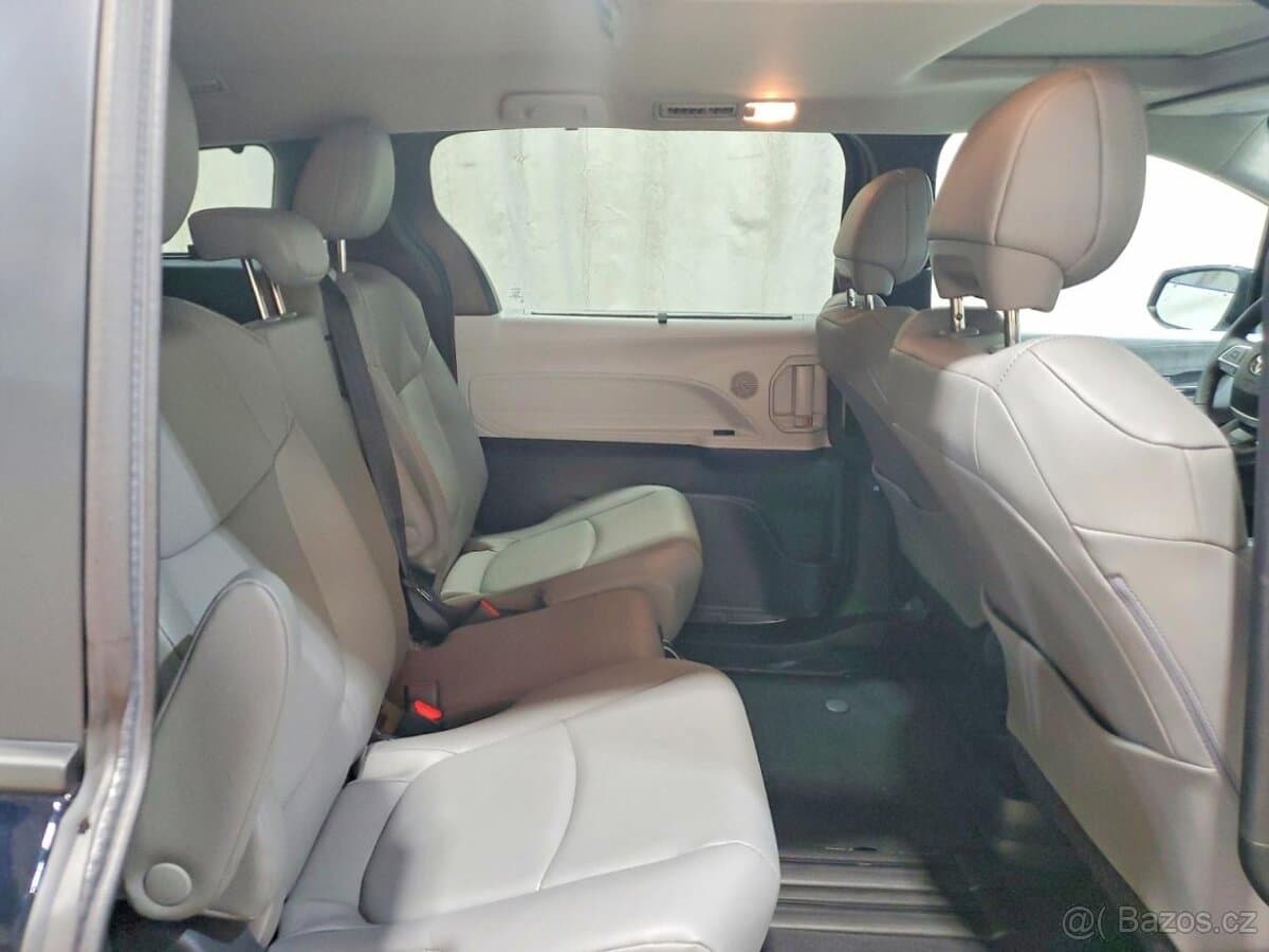 2026 Toyota SIENNA - 11