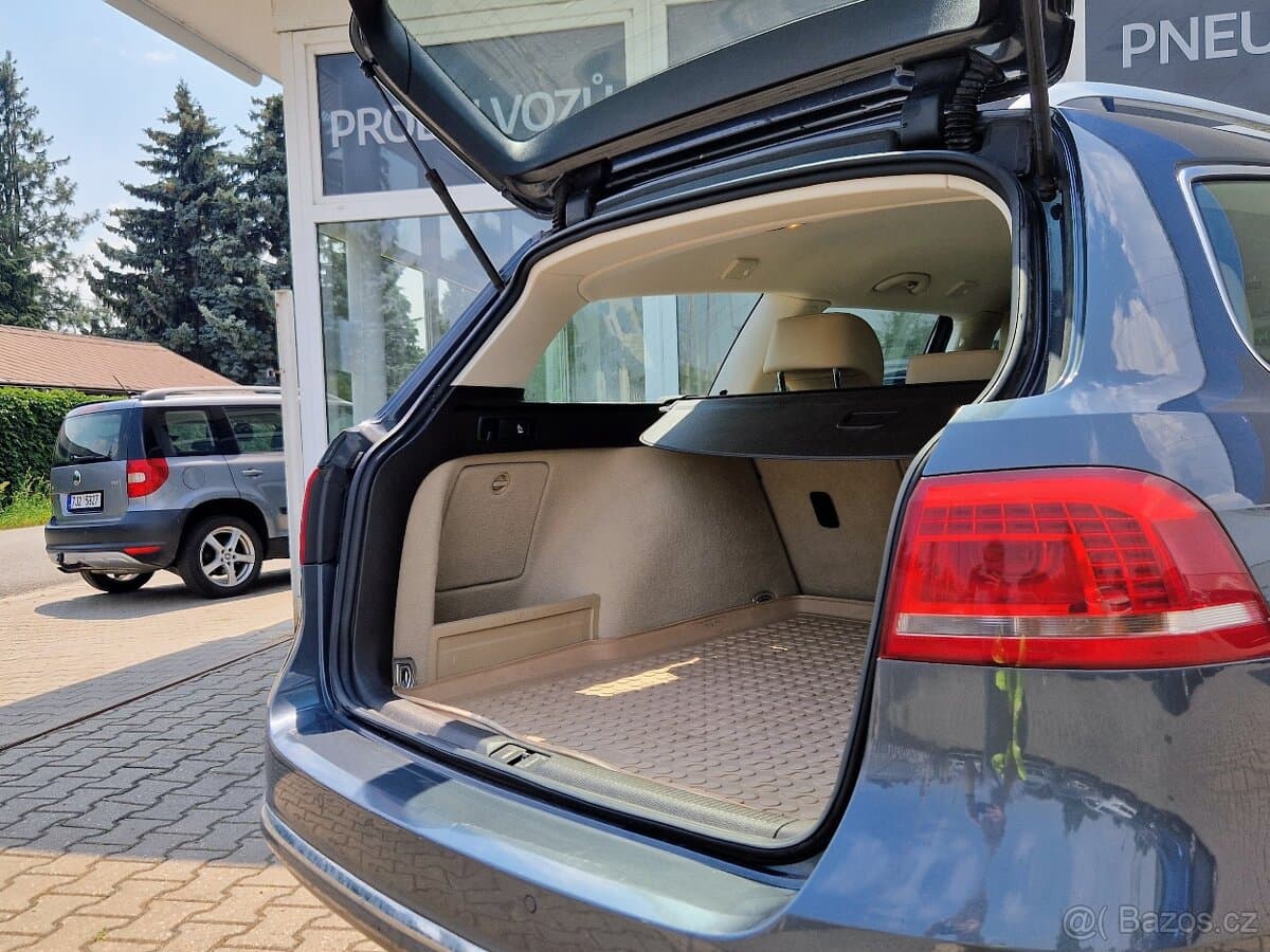 2012 Volkswagen PASSAT - 11