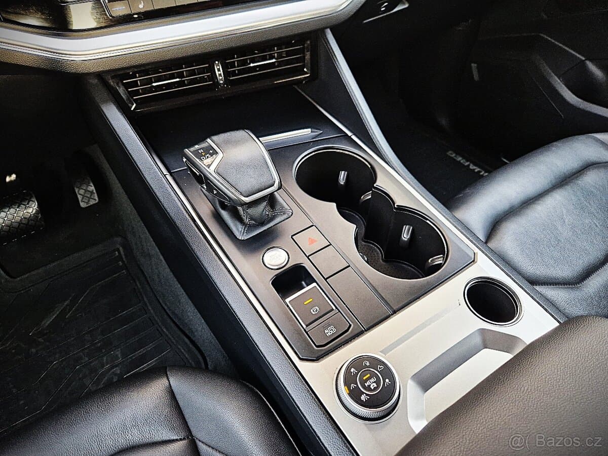 2019 Volkswagen TOUAREG - 11