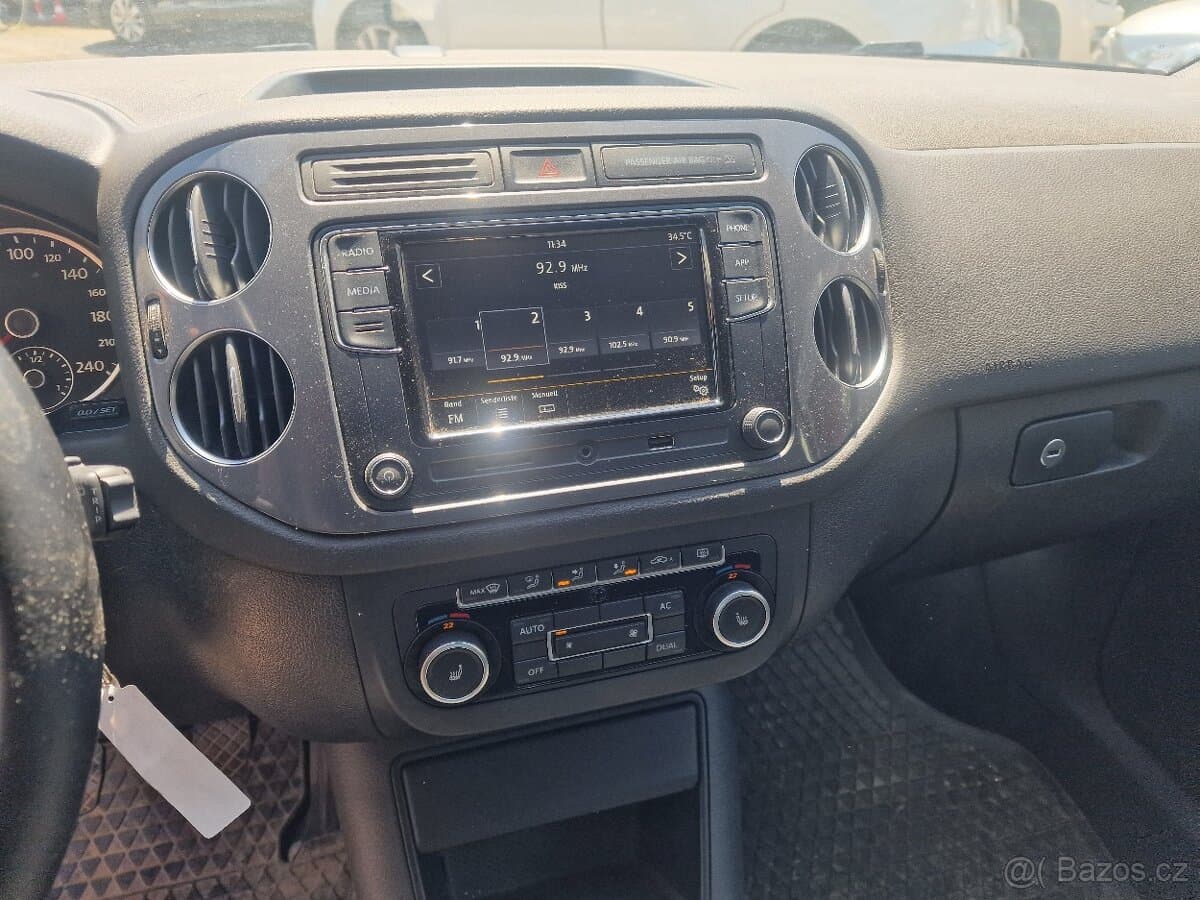 2011 Volkswagen TIGUAN - 11