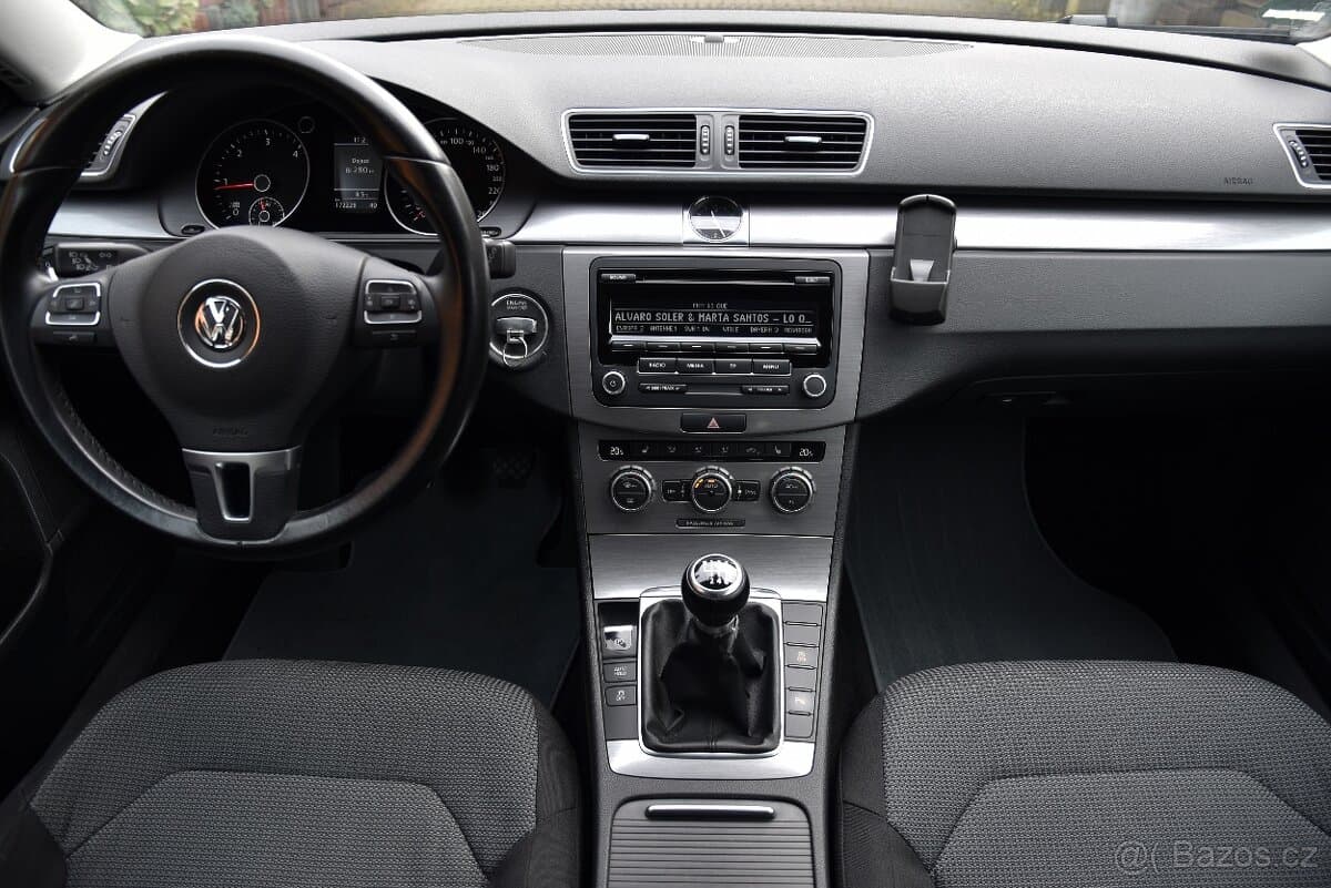 2012 Volkswagen PASSAT - 11