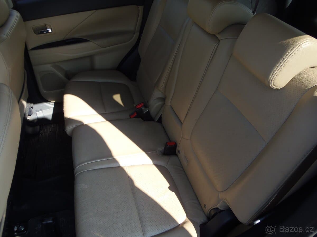 2013 Mitsubishi OUTLANDER - 11