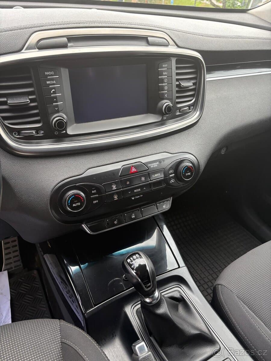 2016 Kia SORENTO - 11
