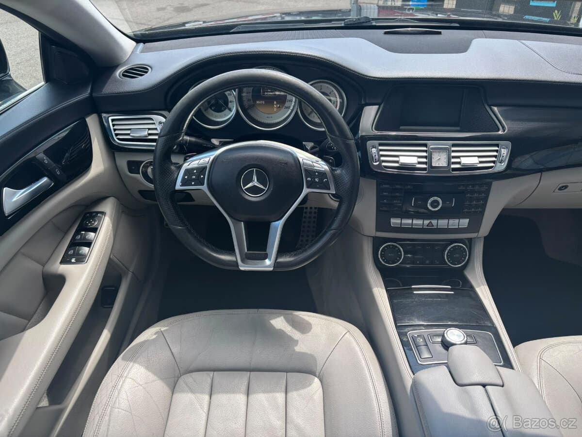 2011 Mercedes-Benz CLS - 11