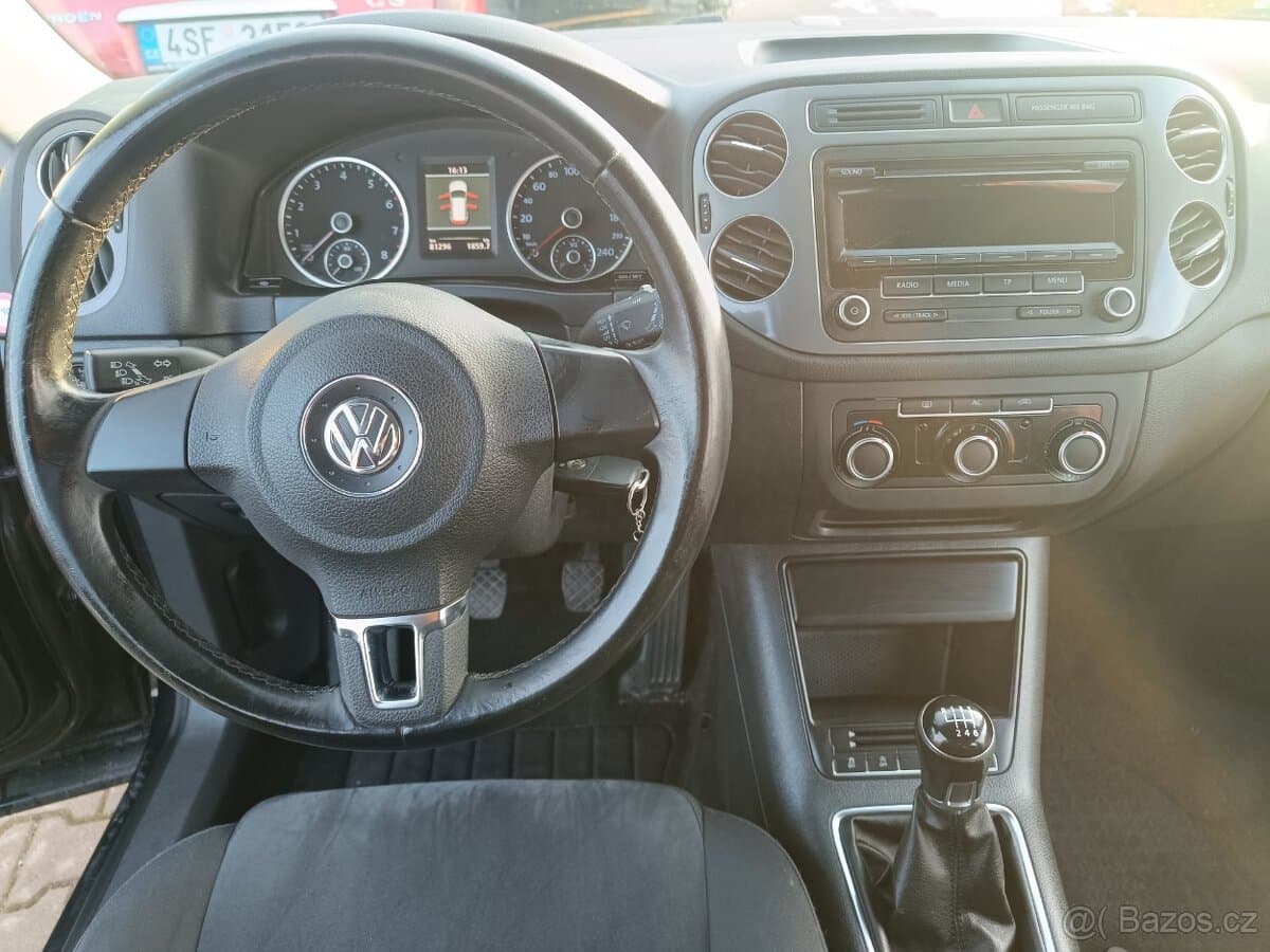 2011 Volkswagen TIGUAN - 11