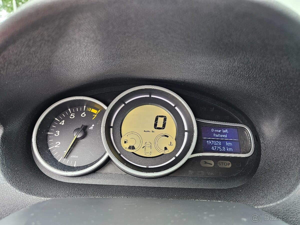 2010 Renault MEGANE - 11