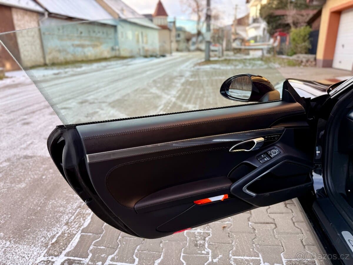 2018 Porsche 911 - 11