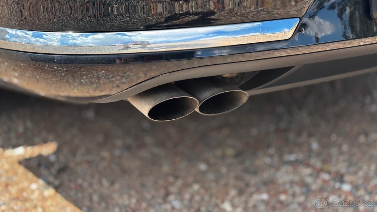 2011 Volkswagen PASSAT - 11
