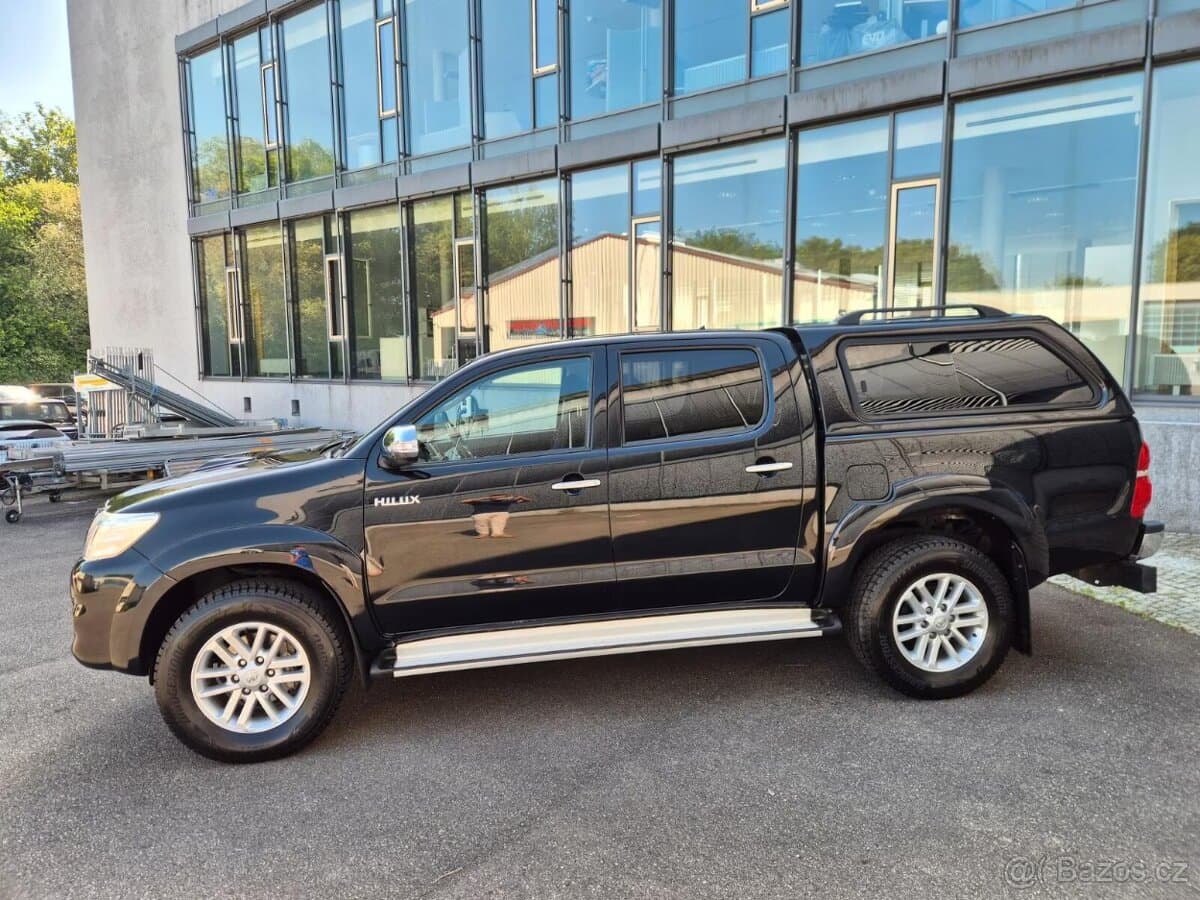 2015 Toyota HILUX - 11