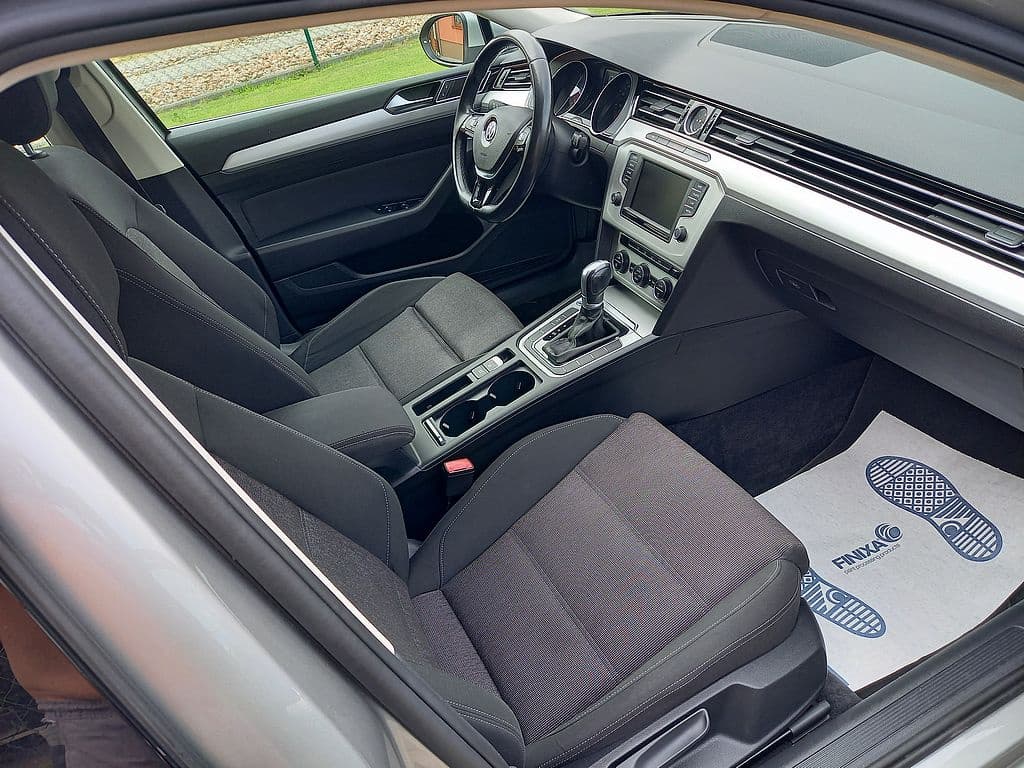 2016 Volkswagen PASSAT - 11