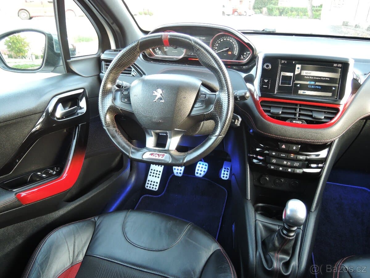 2013 Peugeot 208 - 11