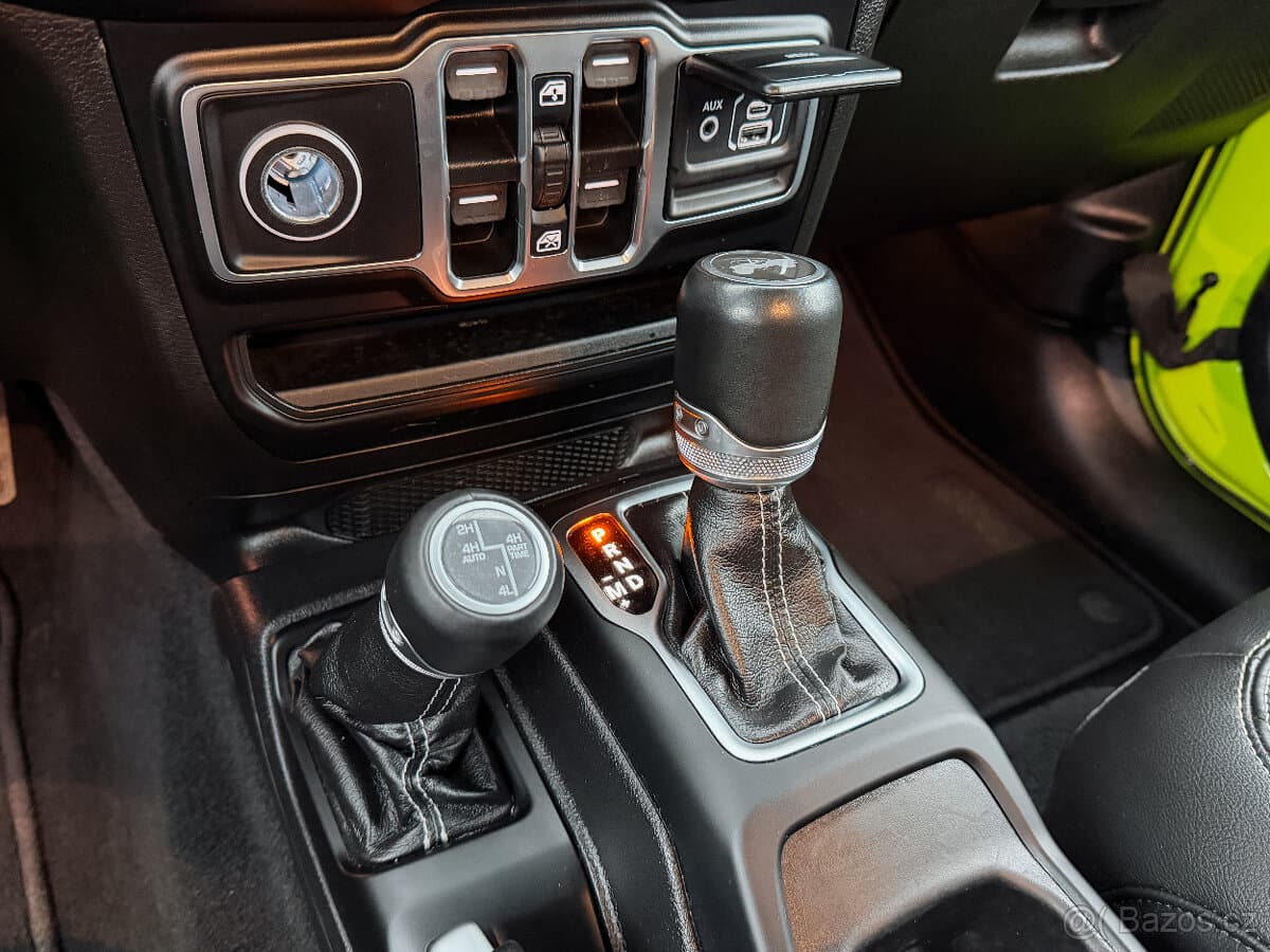 2021 Jeep WRANGLER - 11