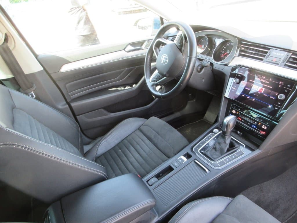 2022 Volkswagen PASSAT - 11