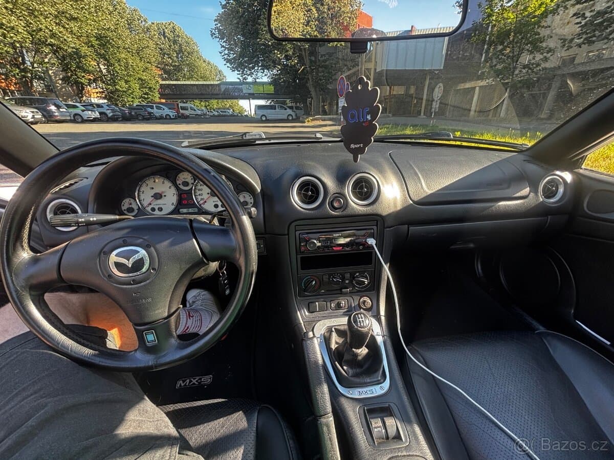2002 Mazda MX-5 - 11