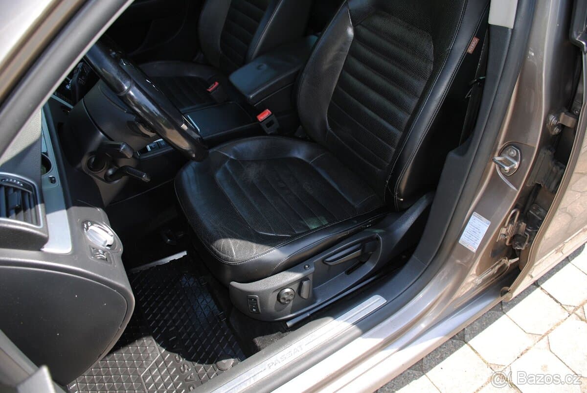 2011 Volkswagen PASSAT - 11