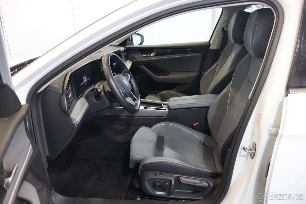2024 Volkswagen PASSAT - 11