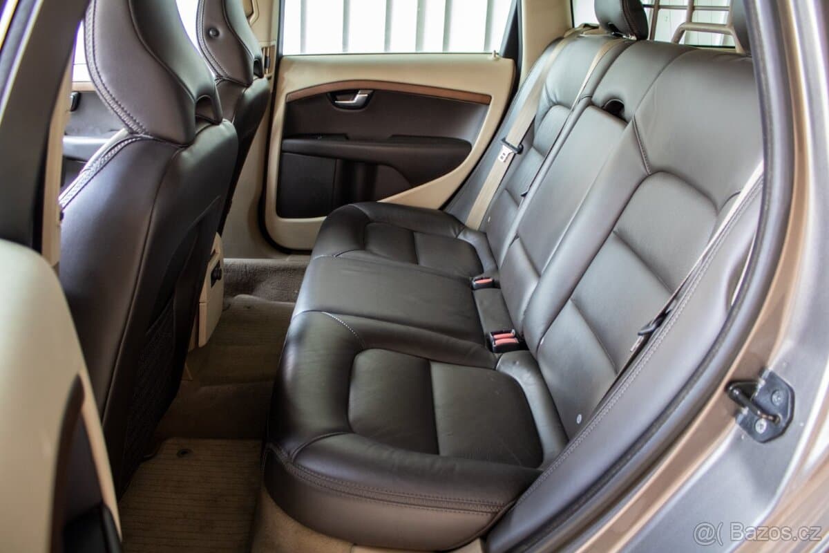 2010 Volvo XC70 - 11