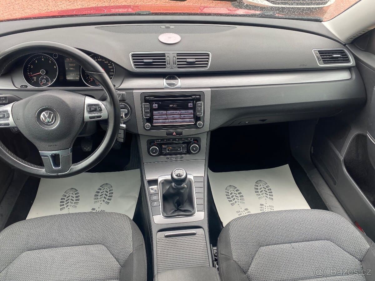 2011 Volkswagen PASSAT - 11