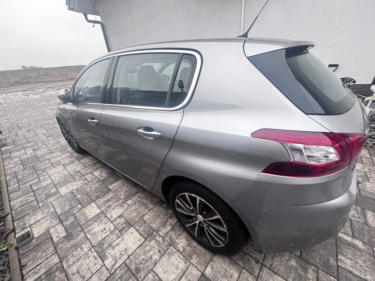 2015 Peugeot 308 - 11