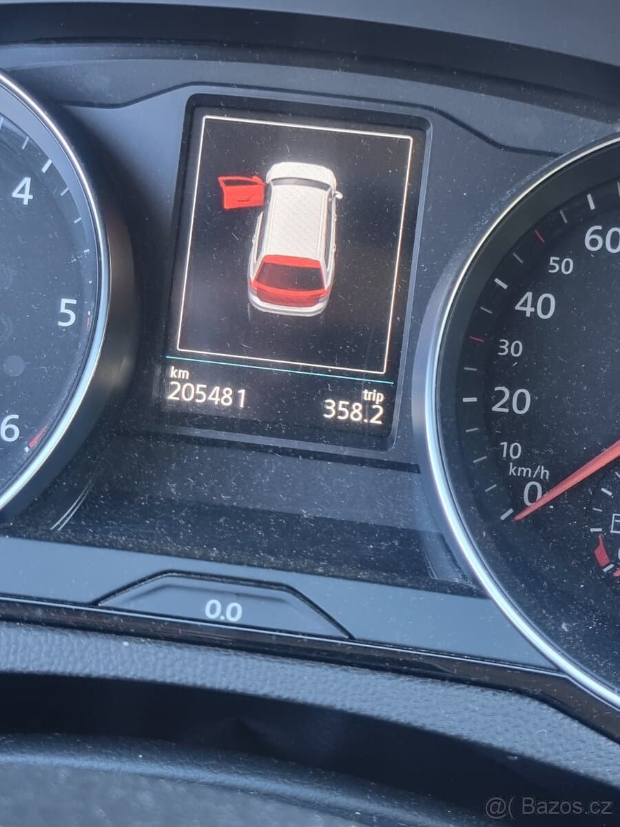 2018 Volkswagen PASSAT - 11