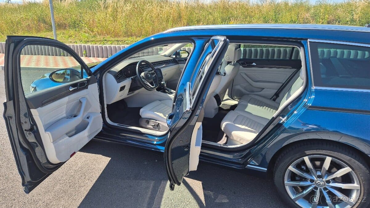 2020 Volkswagen PASSAT - 11
