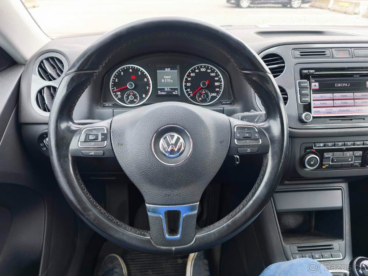 2012 Volkswagen TIGUAN - 11