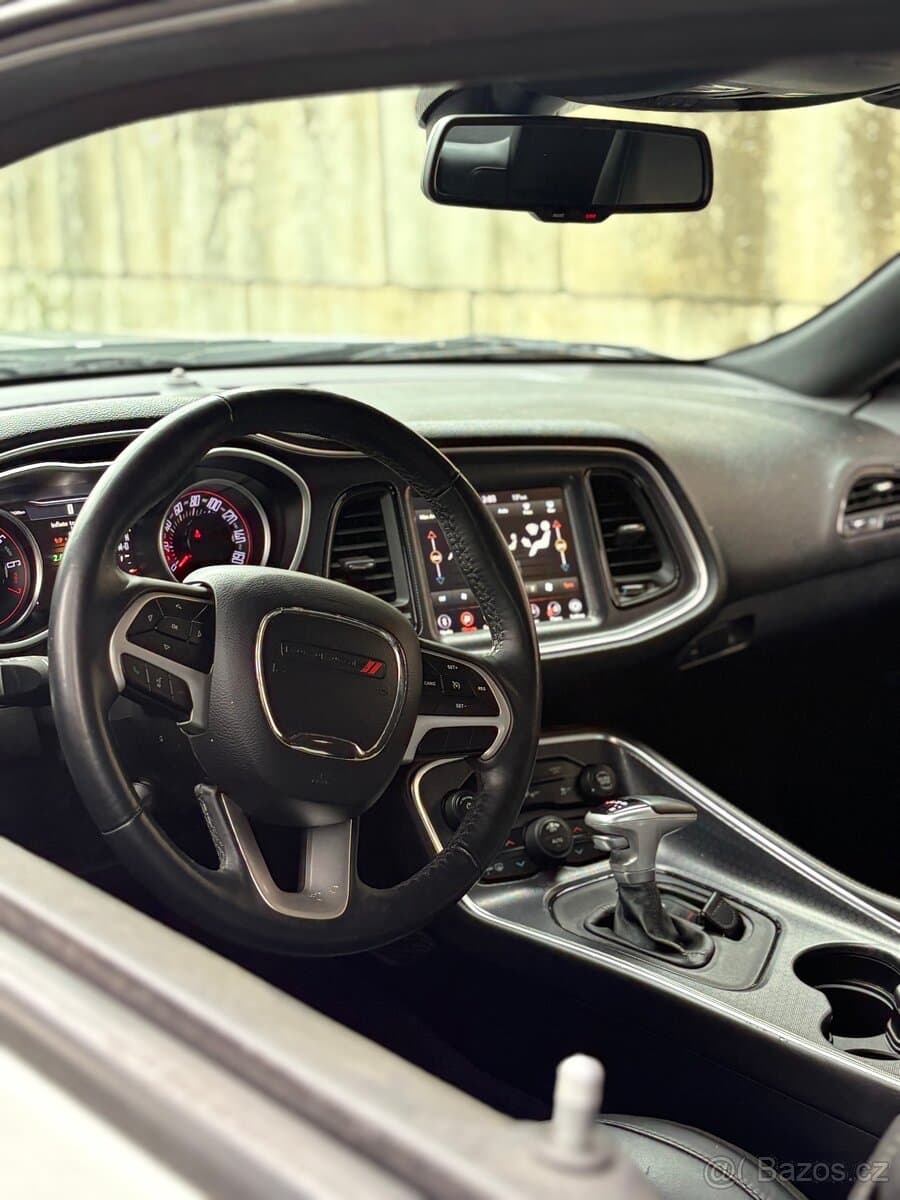 2018 Dodge CHALLENGER - 11