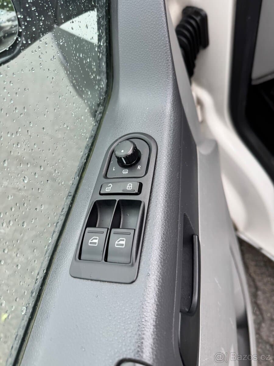 2011 Volkswagen TRANSPORTER - 11