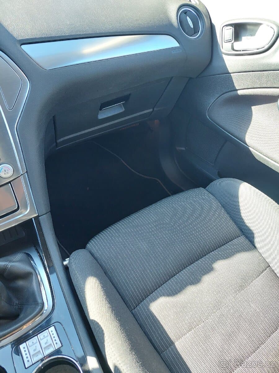 2010 Ford MONDEO - 11