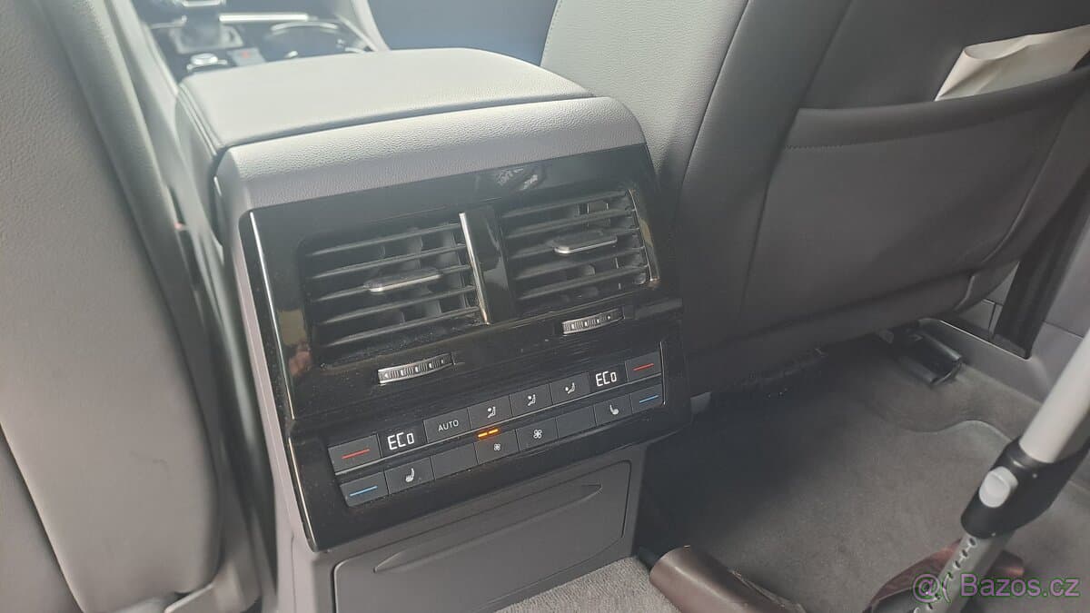 2021 Volkswagen TOUAREG - 11