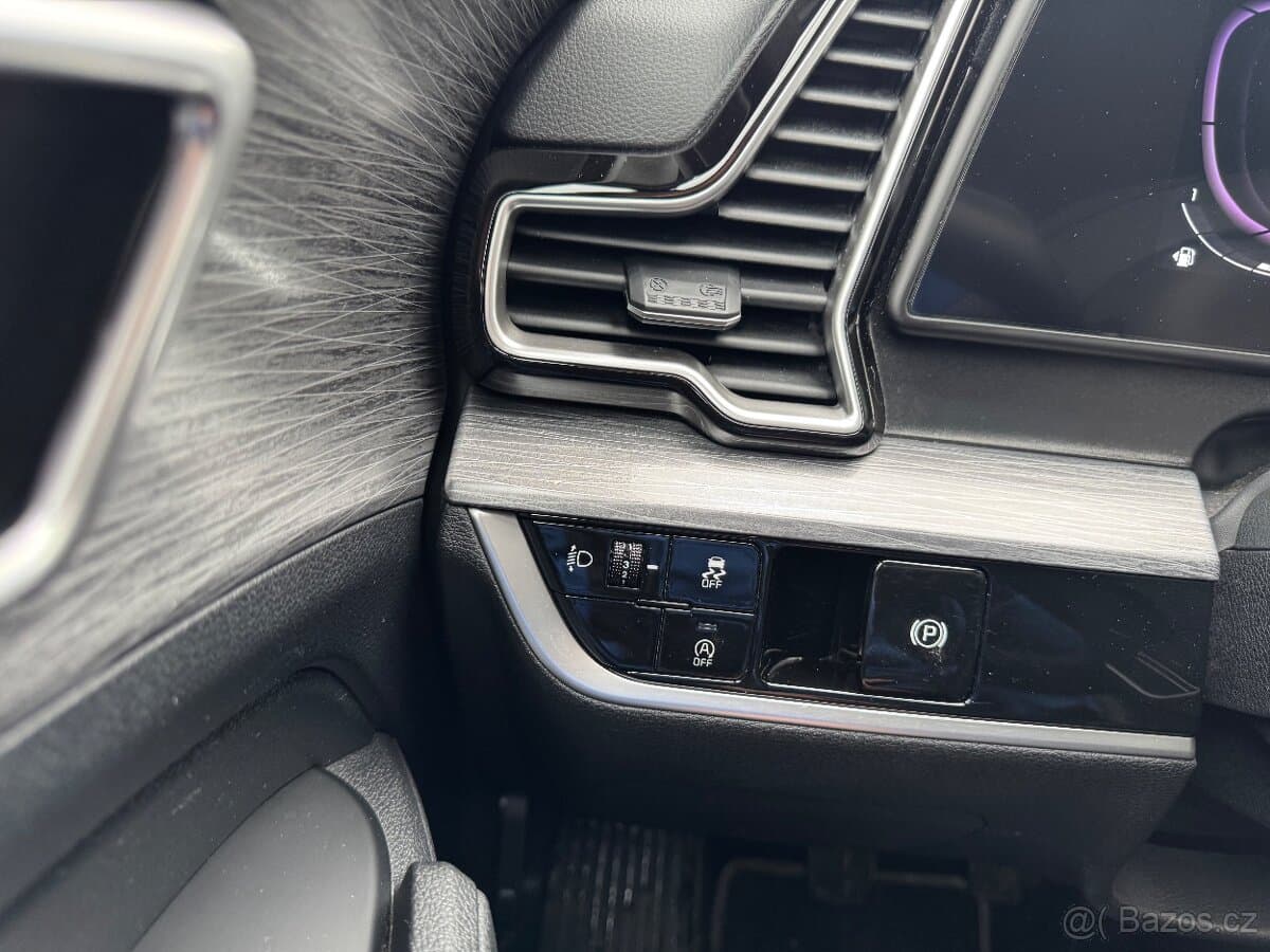 2022 Kia SPORTAGE - 11