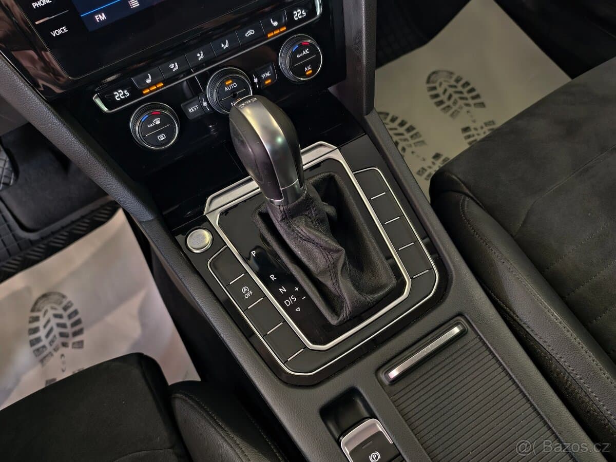 2019 Volkswagen PASSAT - 11