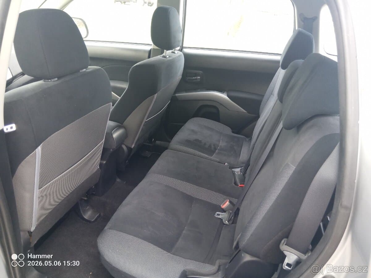 2010 Mitsubishi OUTLANDER - 11