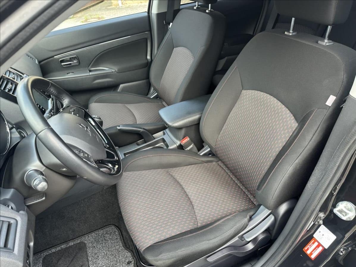 2017 Mitsubishi ASX - 11