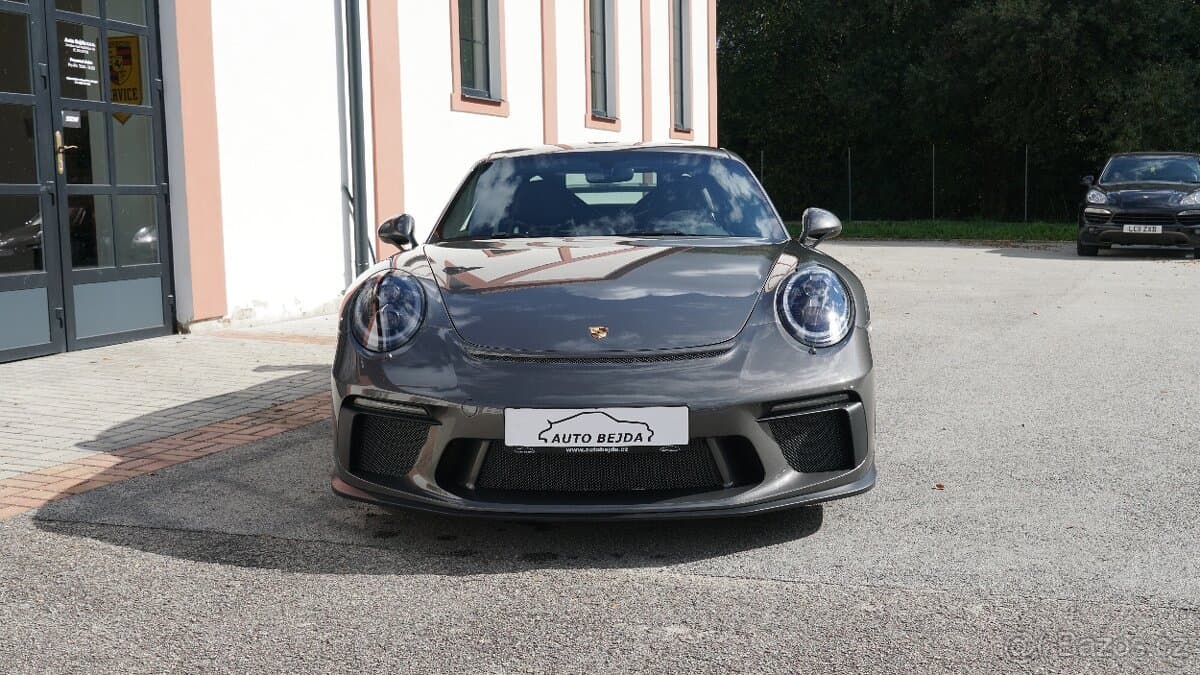2017 Porsche 911 - 11