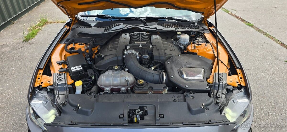 2018 Ford MUSTANG - 11