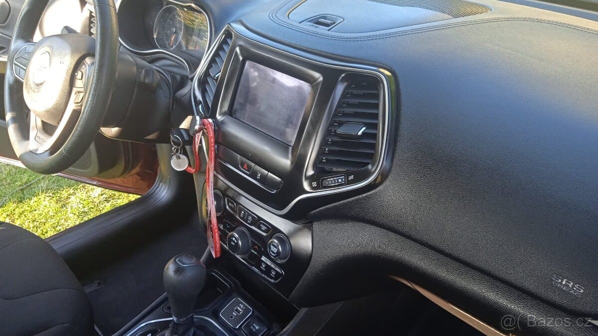 2021 Jeep CHEROKEE - 11