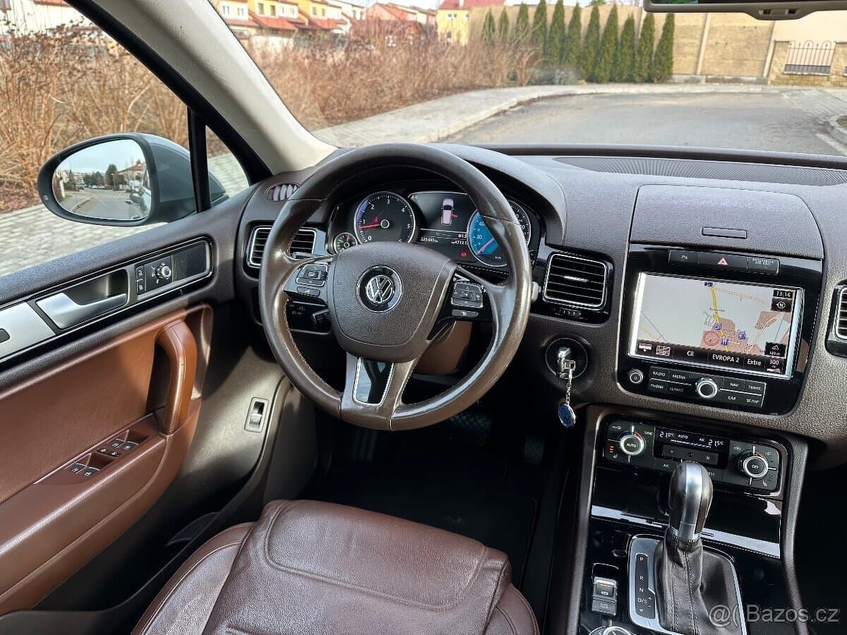2014 Volkswagen TOUAREG - 11