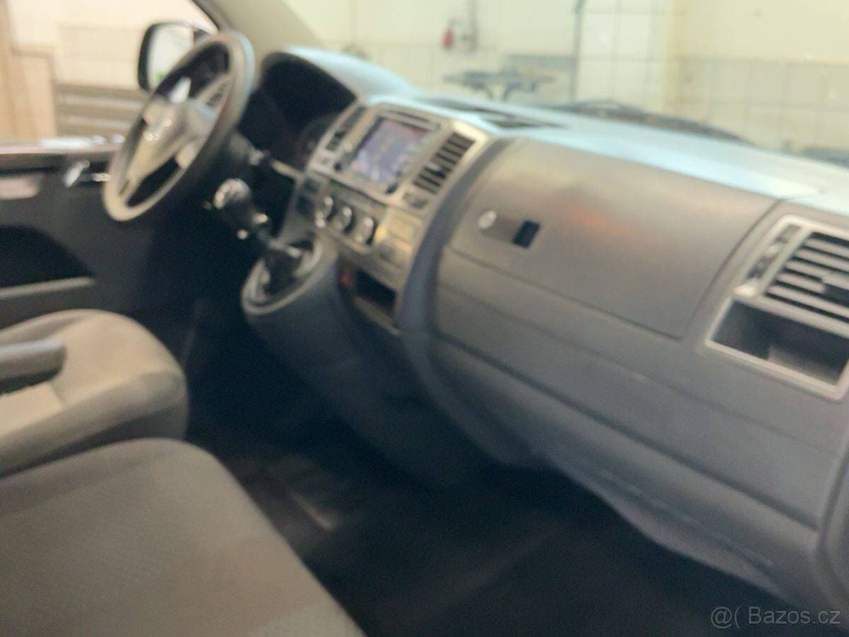 2012 Volkswagen CARAVELLE - 11