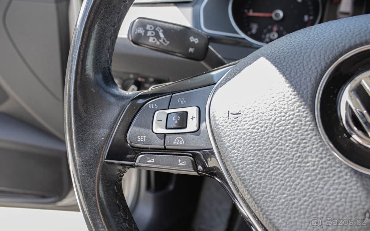 2016 Volkswagen PASSAT - 11