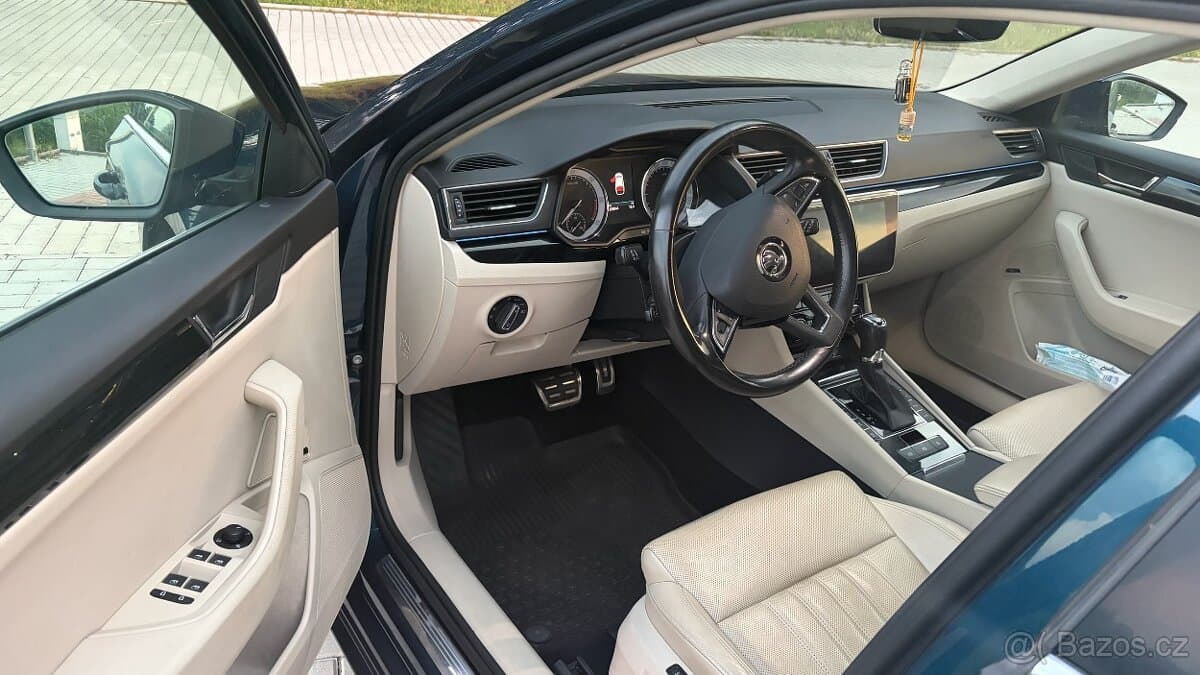 2018 Škoda SUPERB - 11