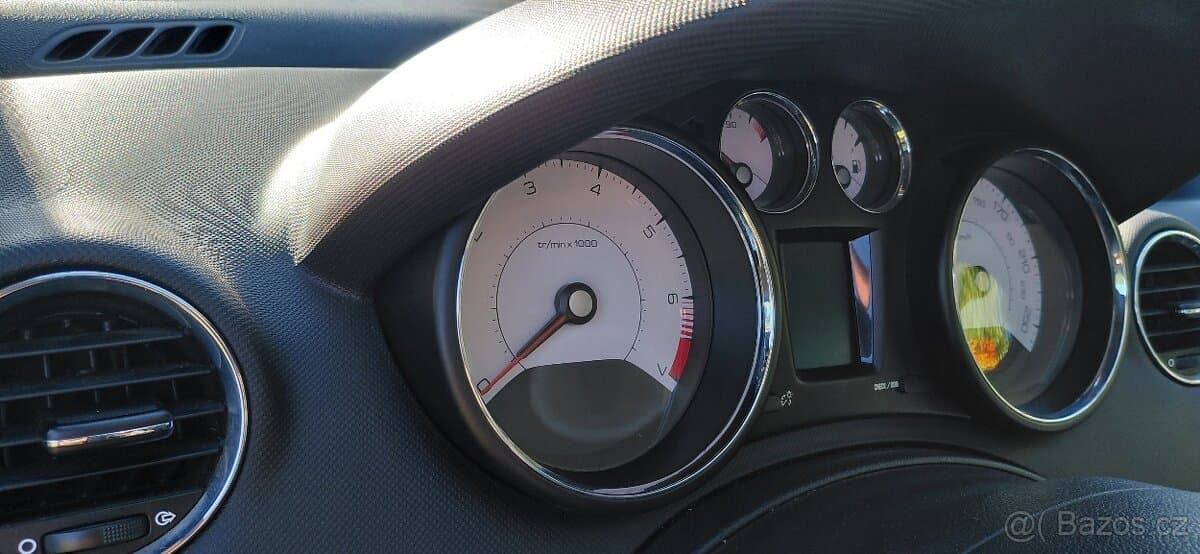 2010 Peugeot 308 - 11