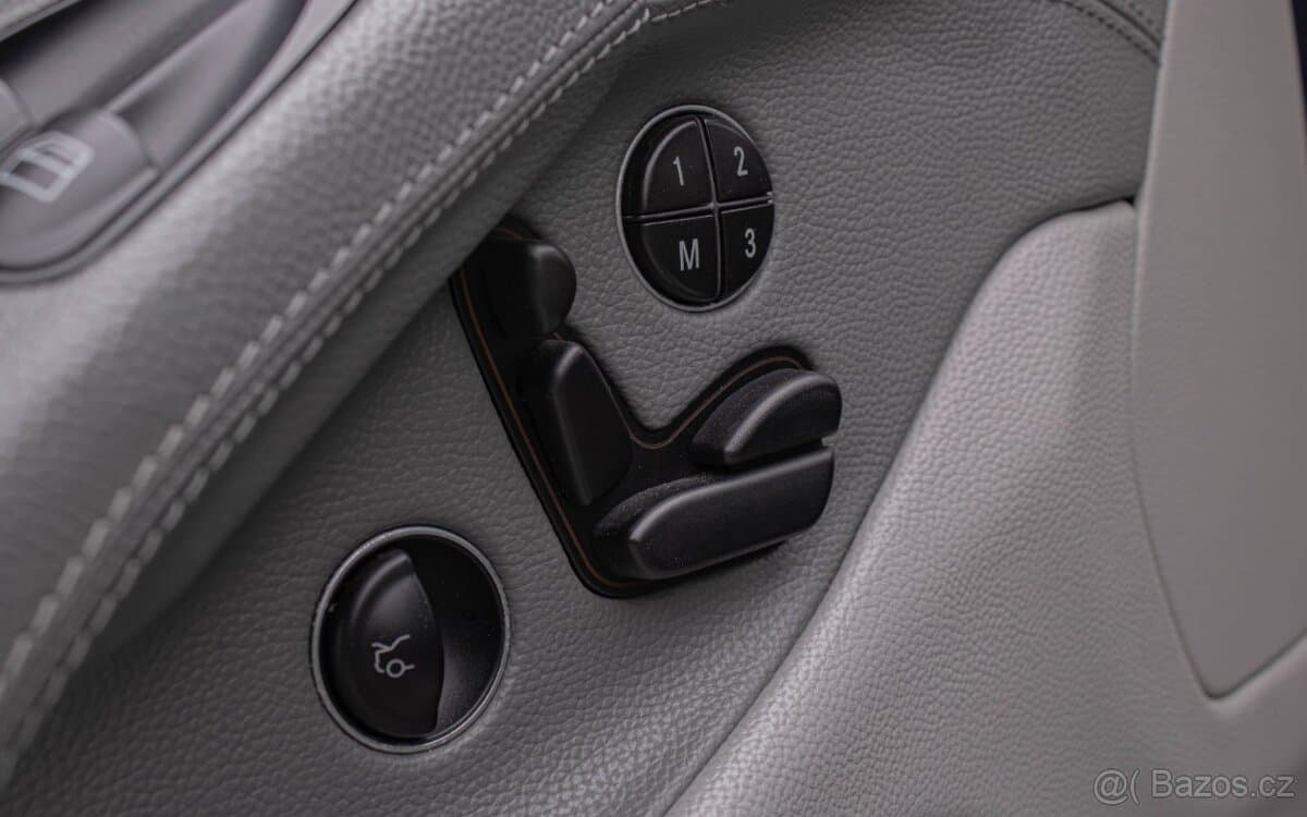 2004 Mercedes-Benz SL - 11