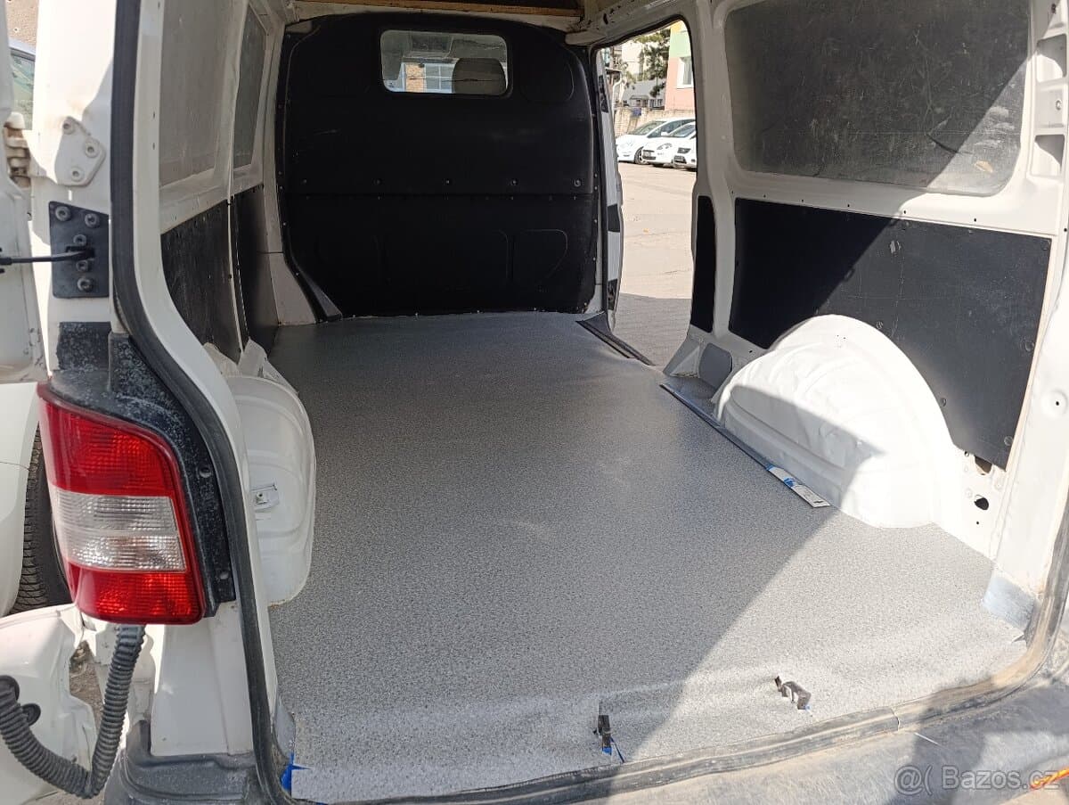 2011 Volkswagen TRANSPORTER - 11